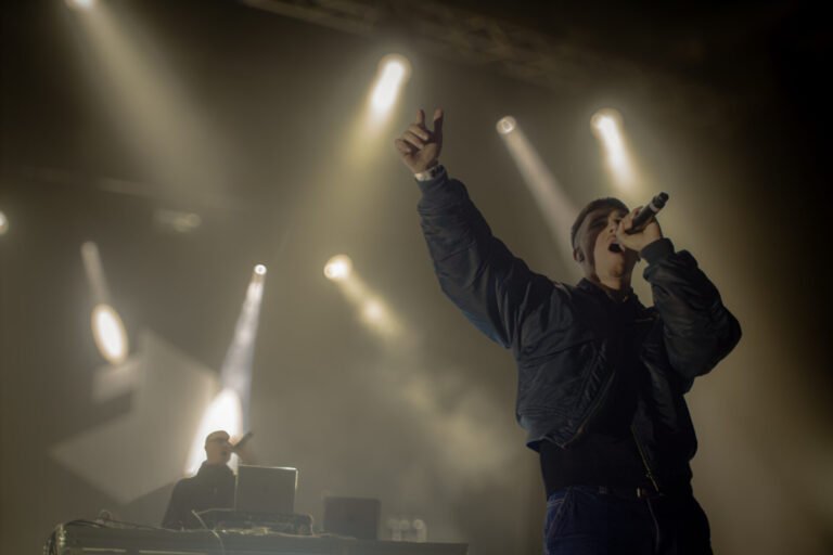 "Assister à la performance de James Loup au Chato'do a été une expérience marquante. Au-delà de son énergie scénique brute et de la justesse de ses textes, j'ai eu le plaisir d'échanger avec lui après le show. James est un artiste qui incarne parfaitement l'indépendance : libre, humain et authentique. Sa vision de la scène rap et son parcours sont une véritable source d'inspiration pour la communauté Unissong."
